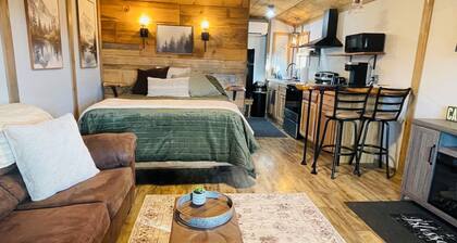 Cozy 2 bedroom cabin near Raystown Lake Region