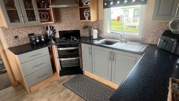 Cookware/dishes/utensils