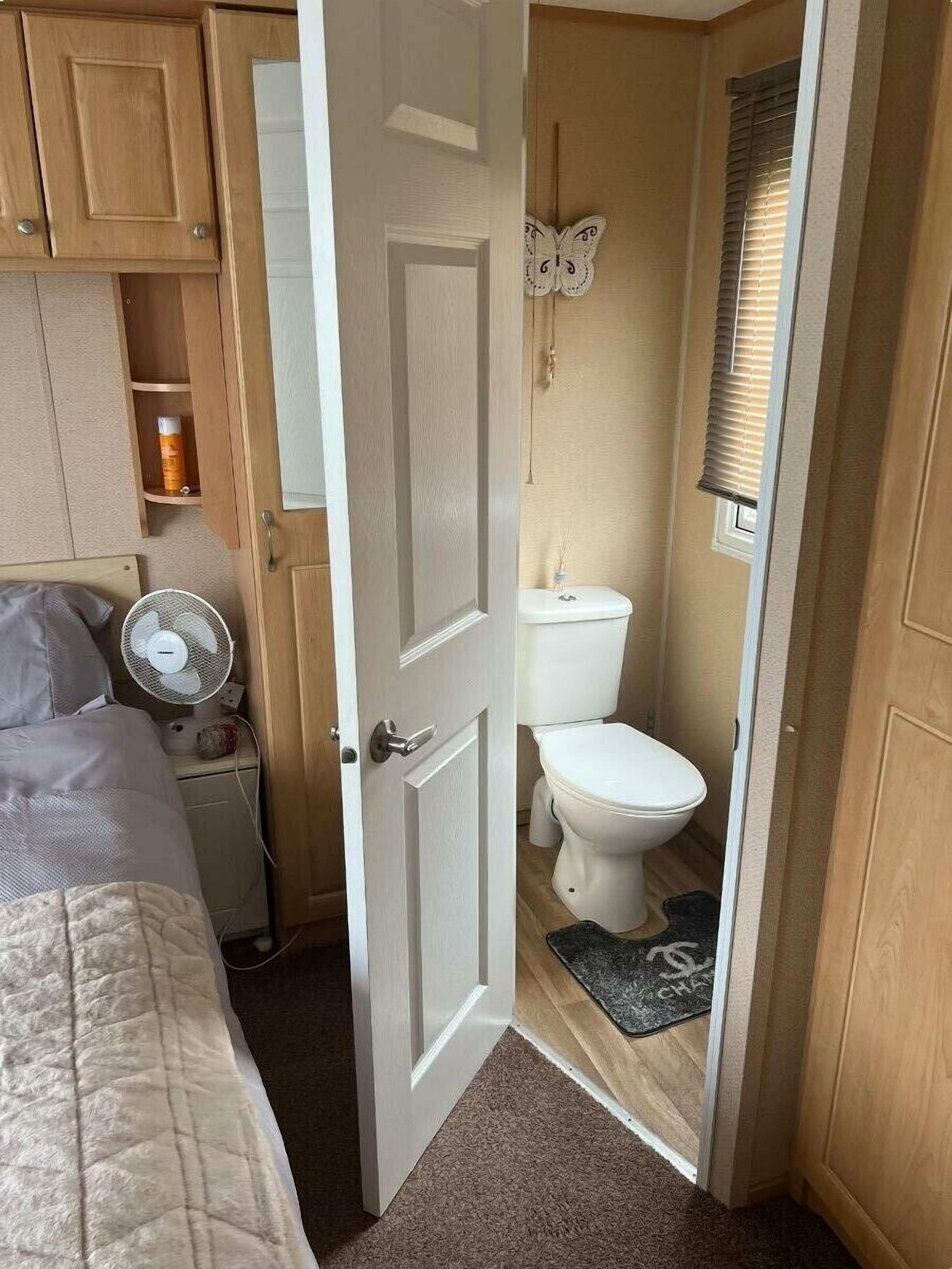 2 bilik tidur, dihias secara berasingan 