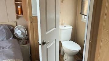 2 bilik tidur, dihias secara berasingan