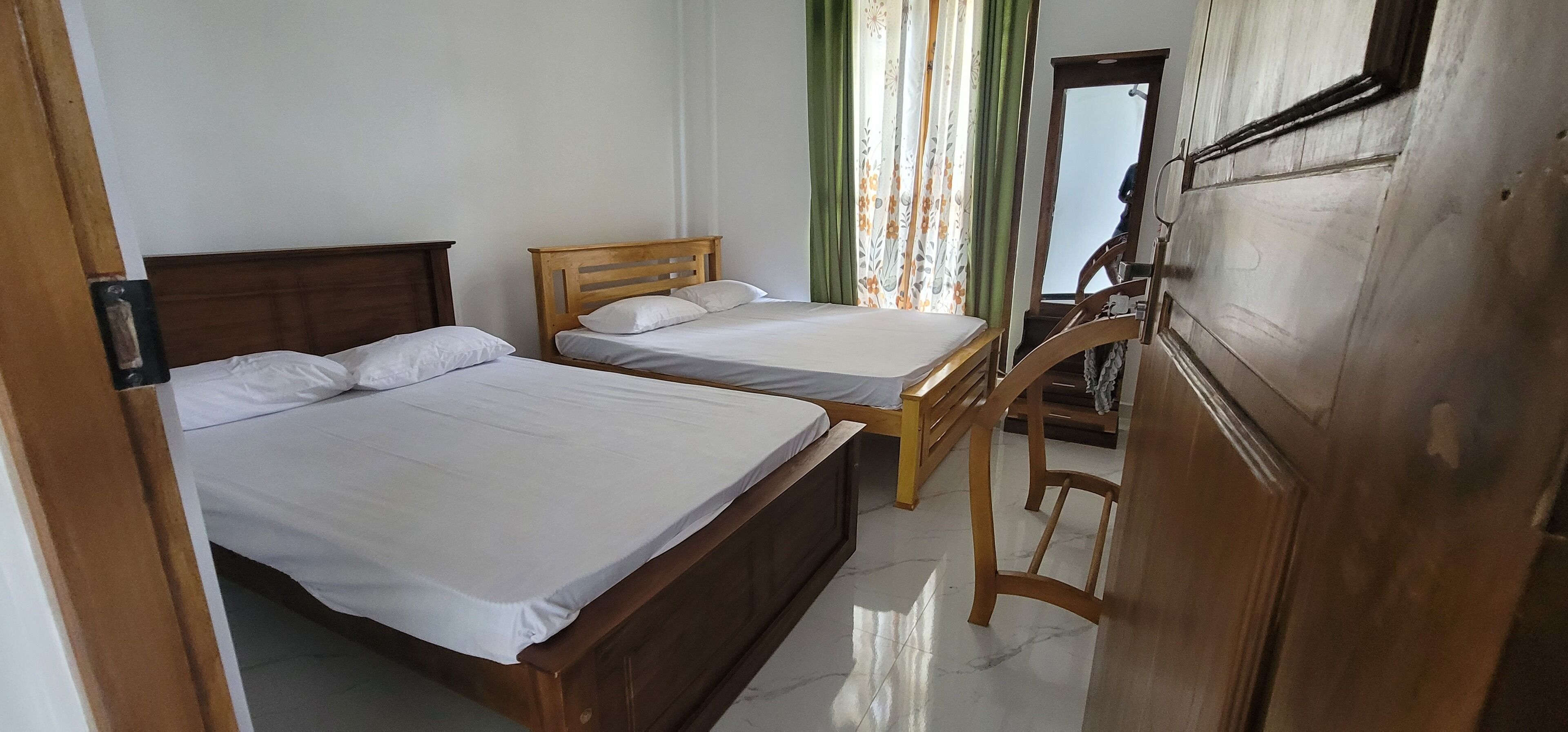 2 chambres, fer et planche à repasser, draps fournis