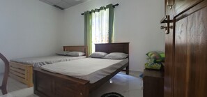 Iron/ironing board, bed sheets