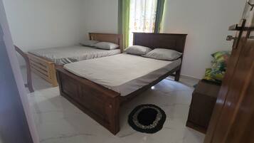 2 slaapkamers, een strijkplank/strijkijzer, beddengoed