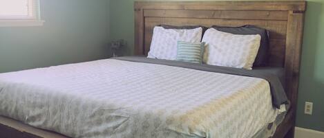 3 bedrooms, iron/ironing board, WiFi, bed sheets