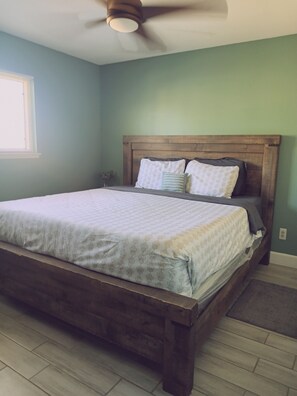 3 makuuhuonetta, silitysrauta/-lauta, Wi-Fi, vuodevaatteet