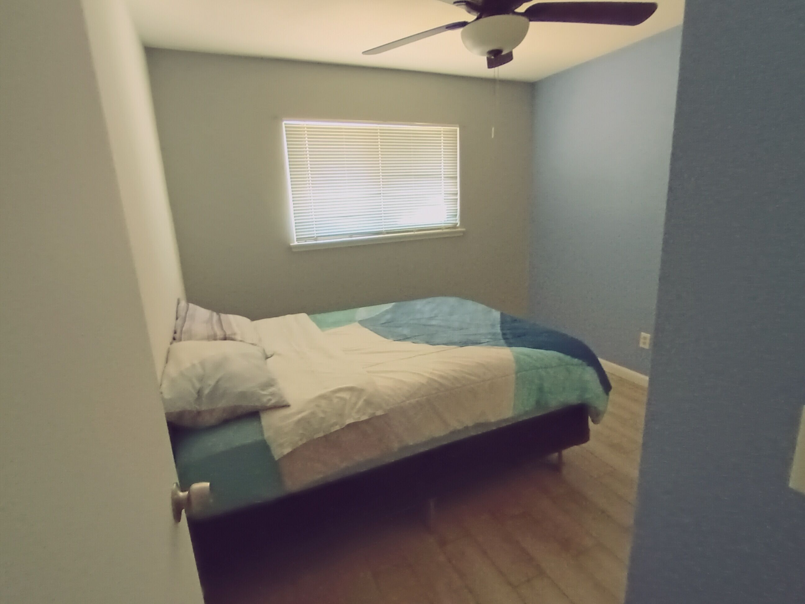 3 多间卧室、熨斗/熨衣板、WiFi、床单