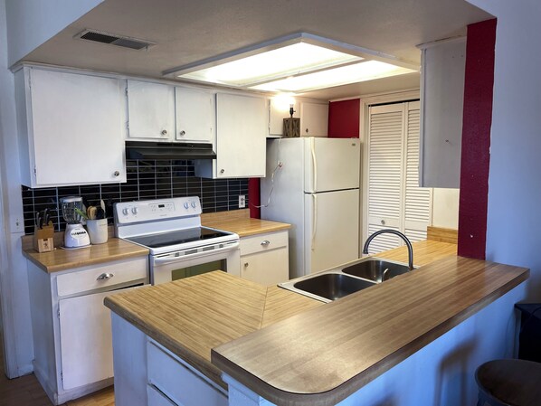 Mikroaaltouuni, uuni, liesi, astianpesukone