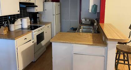 2/2 Condo in Historic District Walking Distance to EVERYTHING!!