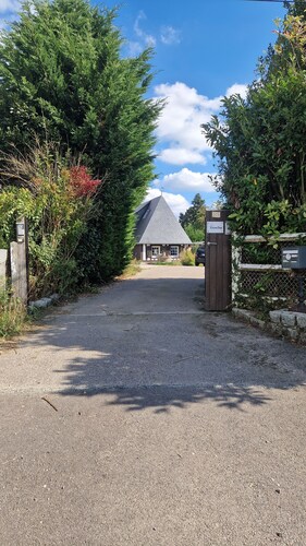 Charming 1-bedroom house in beautiful Honguemare-Guenouville with AC