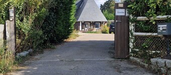 Charming 1-bedroom house in beautiful Honguemare-Guenouville with AC