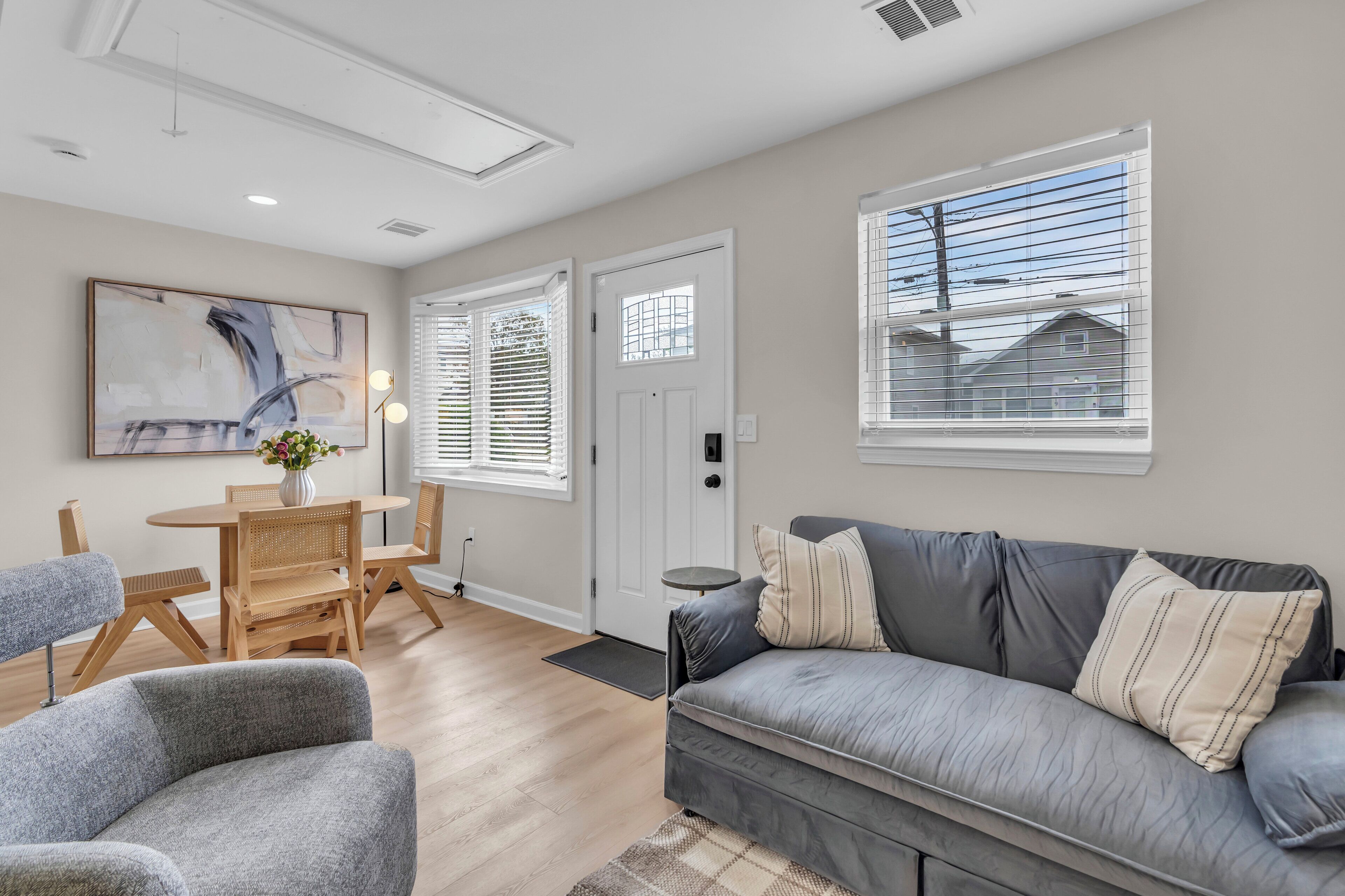 Televisor intel·ligent i llibres 