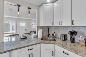Fridge, microwave, oven, stovetop - Professionally Cleaned with Linens+Towels and Pet Friendly (Seaside Heights)