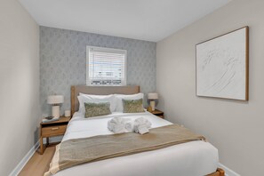 2 bedrooms, iron/ironing board, free WiFi, bed sheets - Professionally Cleaned with Linens+Towels and Pet Friendly (Seaside Heights)