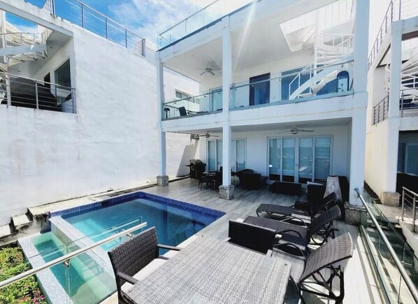 Outdoor pool, a heated pool