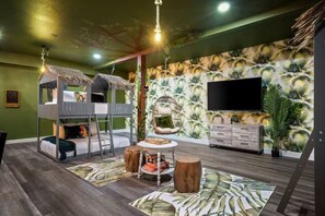 6 bedrooms, desk, iron/ironing board, travel crib