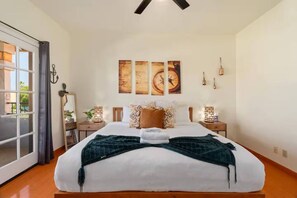 6 Schlafzimmer, Schreibtisch, Bügeleisen/Bügelbrett, Reisekinderbett