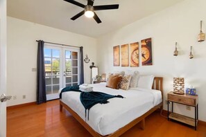 6 bedrooms, desk, iron/ironing board, travel crib