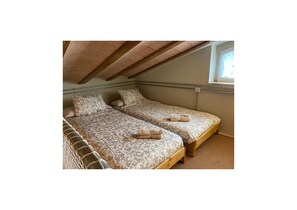 2 室のベッドルーム、アイロン / アイロン台、WiFi、ベッドシーツ
