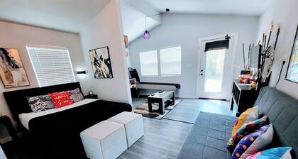 Gamer's Off-Grid & Secluded Getaway, Pets ALLOWED