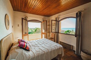 6 bedrooms, iron/ironing board, WiFi, bed sheets