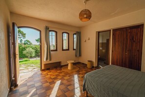 6 bedrooms, iron/ironing board, WiFi, bed sheets