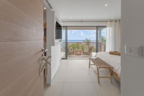 3 bedrooms, iron/ironing board, internet, bed sheets