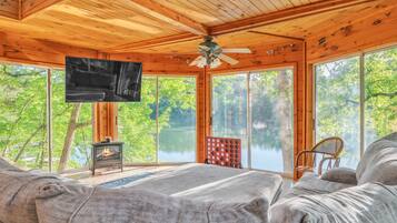 3 bedrooms, internet, bed sheets