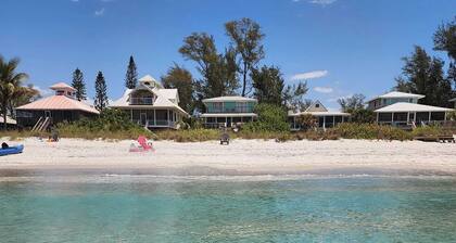 Comfy beach house directly on the Gulf of Mexico/America