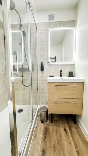 Shower, hair dryer, towels, soap