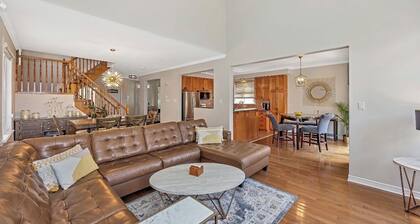 Comfortable, chic, 4 beds house in Orleans, calm, family oriented neighbourhood.