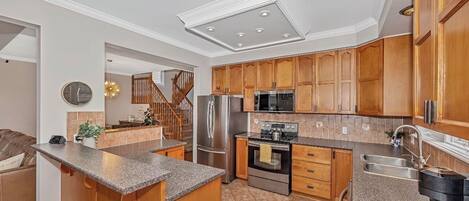 Mikroaaltouuni, uuni, liesi, astianpesukone