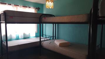 4 bedrooms, internet, bed sheets