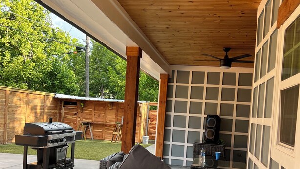 A covered patio with a grill, seating, and a ceiling fan. - Home in Fort Worth (Fort Worth)
