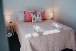 3 habitaciones, escritorio, tabla de planchar con plancha y wifi 