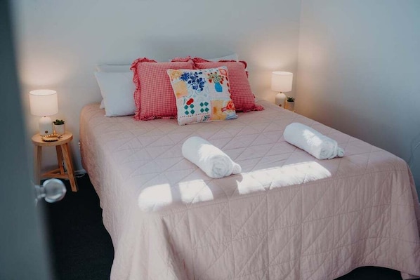 3 Schlafzimmer, Schreibtisch, Bügeleisen/Bügelbrett, WLAN