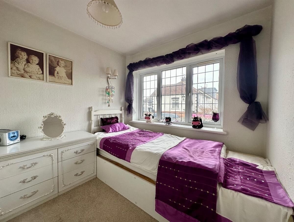 3 bedrooms, iron/ironing board, travel crib, free WiFi