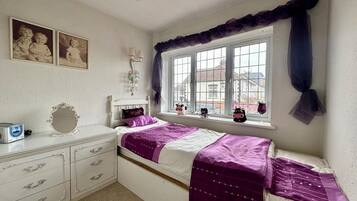 3 bedrooms, iron/ironing board, travel crib, free WiFi