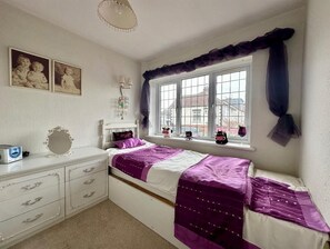 3 bedrooms, iron/ironing board, travel cot, free WiFi