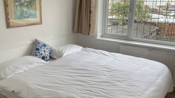 3 bedrooms, iron/ironing board, travel crib, free WiFi