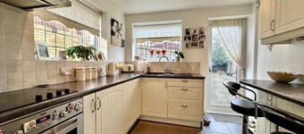 Stylish & Spacious 3BR House-Garden-Parking- Ideal base to explore London /Essex