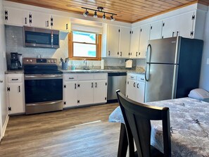 Fridge, microwave, oven, stovetop - Moody Beach Rental on Ocean Ave - Dolphin Unit (Wells)