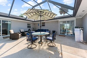 تناول الطعام بالخارج