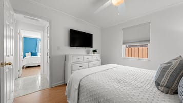 4 slaapkamers, een strijkplank/strijkijzer, reisbedje, wifi