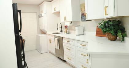 Newly Renovated Coastal Beach Studio • Walk to Beach • Private & Pet Friendly