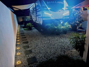 المنطقة المحيطة بالمنشأة