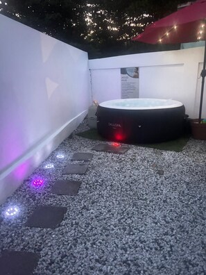 مغطس سبا خارجي