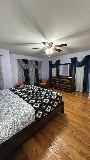 3 bedrooms, iron/ironing board, free WiFi, bed sheets - Beautiful Home in Freeport New York 11520. (Freeport)