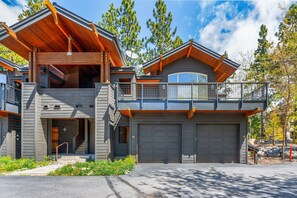 Exterior - Crystal Bay Serenity — Walk to 2 Tahoe Beaches, Ski Diamond Peak & NorthStar (Crystal Bay)