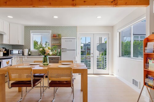 2 King Modern Suite w/ AC and Fenced Yard