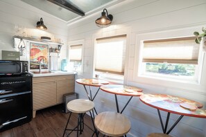 Dining - Luxury Train Caboose with loft and firepit-Sleeps 4-Fredericktown, MO. (Fredericktown)